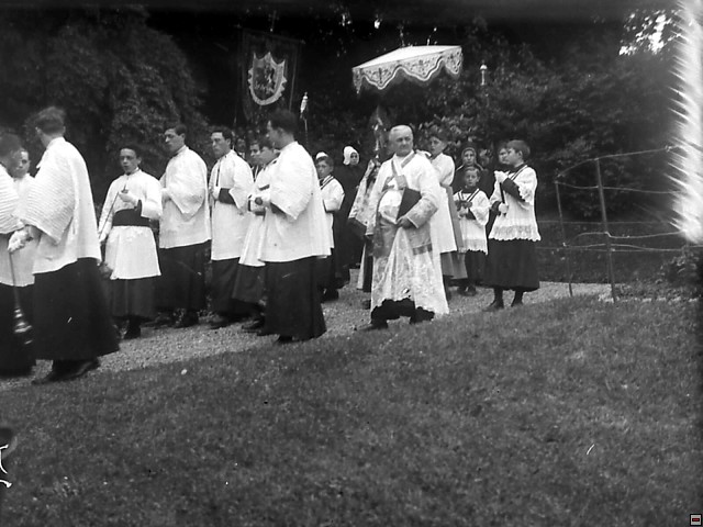 procession 1927 (5).jpg